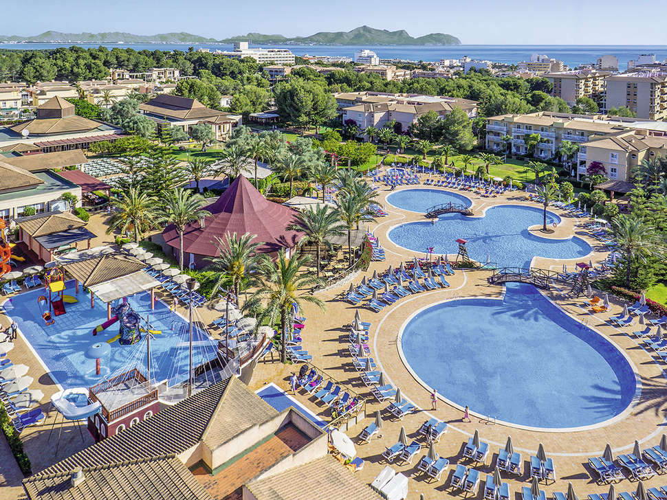 Hotel-Zafiro-Can-Picafort-mallorca-swim-up